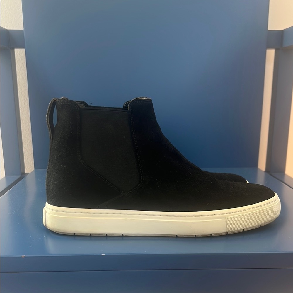 Vince Black Sneakers with Modern Chelsea Style